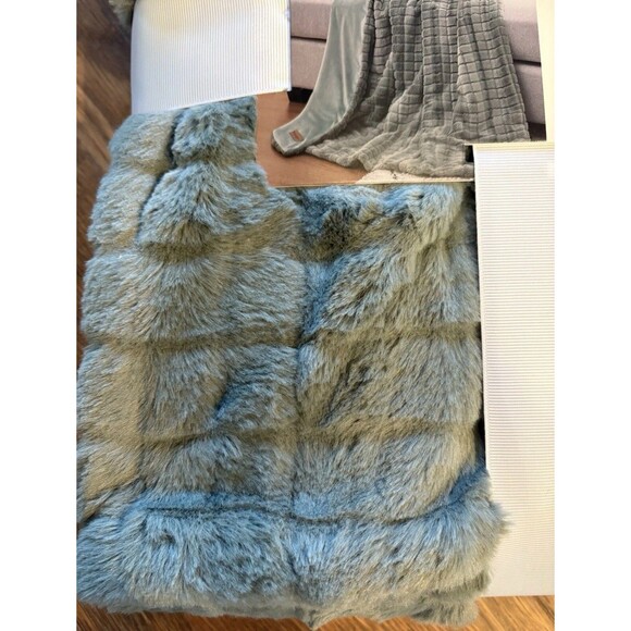 NEW Koolaburra By Ugg Chloe Faux Fur Throw Blanket 50” x 70” Willow Gray - Picture 4 of 6